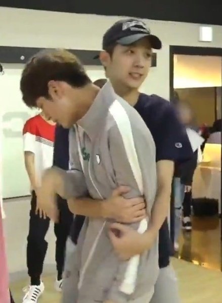 allmainlin's tweet photo. kuanlin: as a maknae i must support my boneless ong hyung 🤣 https://t.co/q4p3neThzY