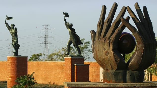 CNN's tweet photo. This is where communist statues are laid to rest https://t.co/wRiGLUmgn2 https://t.co/giGCJtEJTI
