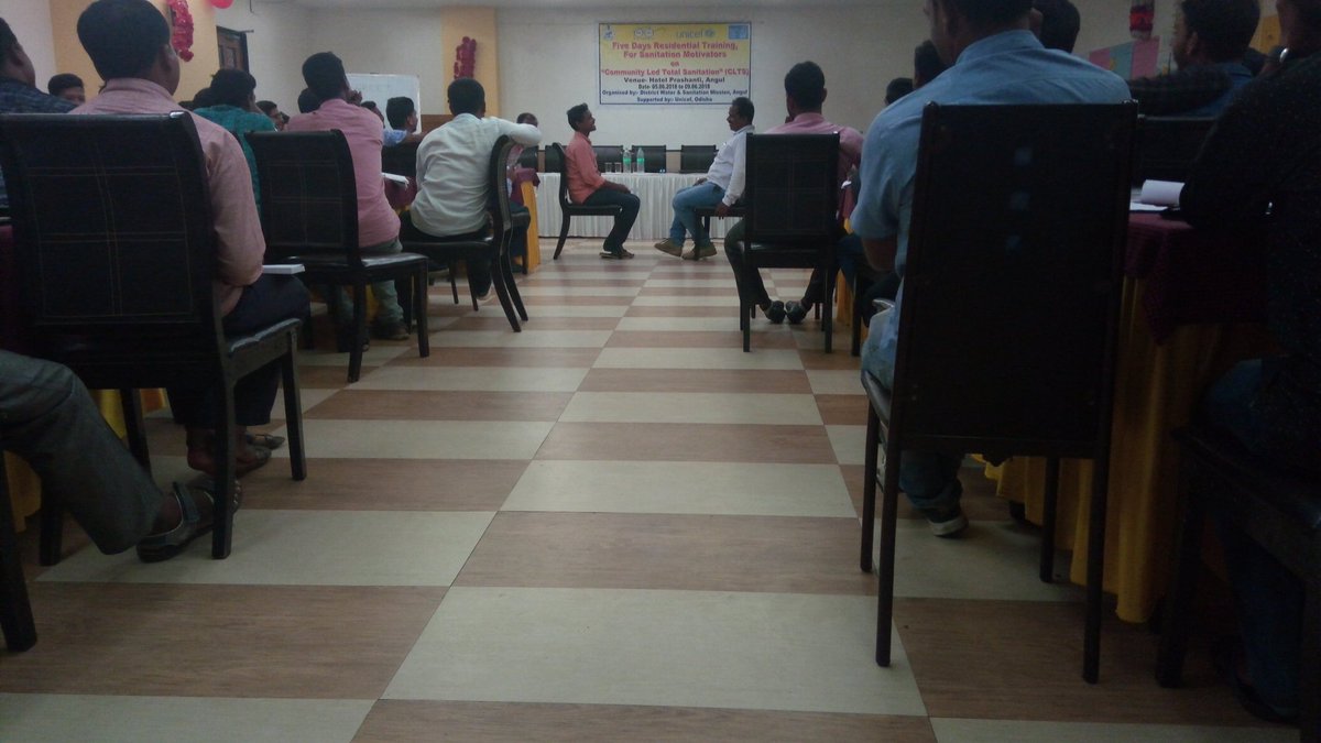 #3rdDay_CLTSTraining 
UNICEF consultant Sankuli sir, explaining about different methods of communication to the newly joined Motivators at Angul. #SwachhBharat #zsbp <a href="/swachhbharat/">Swachh Bharat Mission - Grameen</a> <a href="/sbmodisha/">SBMODISHA</a> <a href="/tatatrusts/">Tata Trusts</a> <a href="/angul_dm/">Collector and District Magistrate, Angul</a> <a href="/PRDeptOdisha/">Panchayati Raj and Drinking Water Department</a> @odisha_zsbp @Sbmzsbp