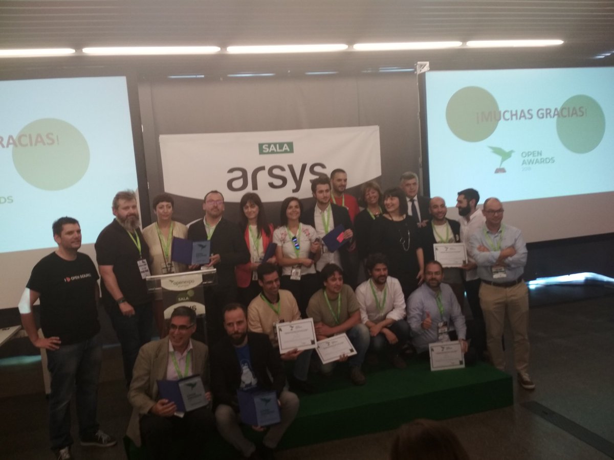 Saregune's tweet photo. La foto de familia de ganadores... Zorionak!! Nos ha encantado competir!! #OpenAwards2018 https://t.co/aWDDPlrf0W