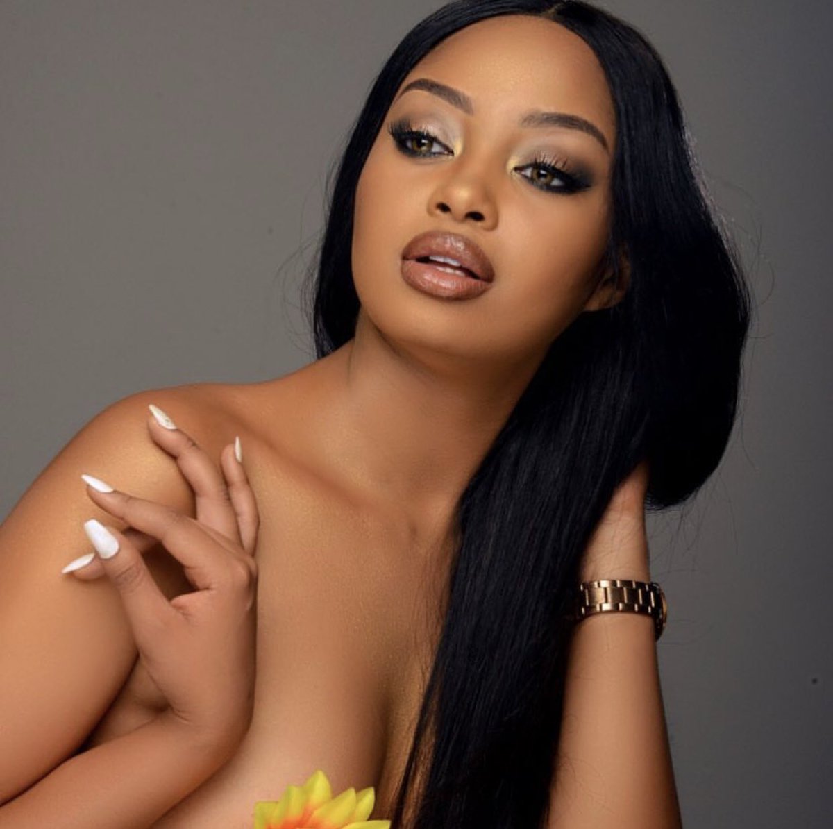 Scopionmcug's tweet photo. Happy birthday to you @Anitahfabiola 🎊🎂🎉 keep rocking https://t.co/A4wEWgDxjE