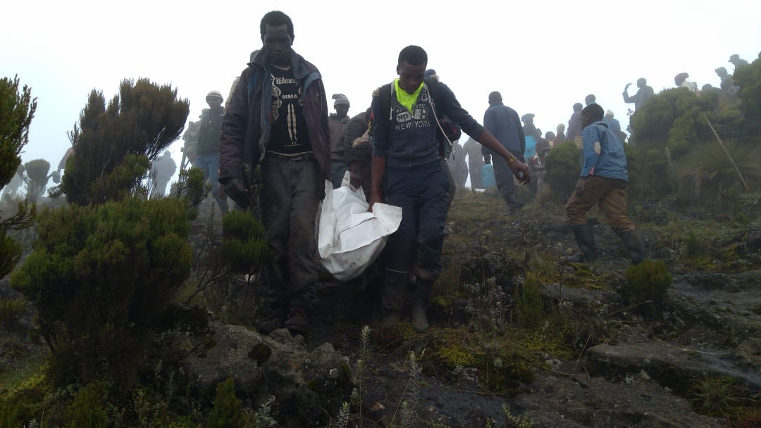 eriknjoka's tweet image. RESCUERS retrieve bodies from the ill-fated #FlySax plane which crashed at the Aberdare ranges on Tuesday afternoon. President @UKenyatta condoles with families of the victims.