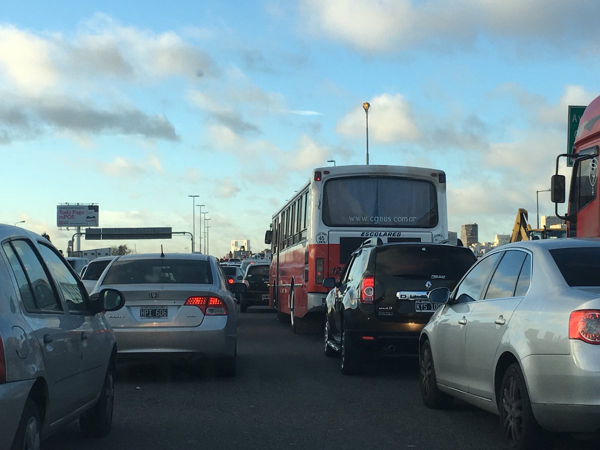 mule_ani's tweet photo. Todos los días un caos para circular por autopista illia! Llegar al centro una odisea diaria! Peajes liberados.... https://t.co/QC4BVeXl0V
