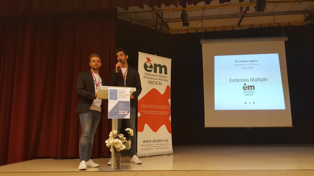 hila's tweet photo. Educar també és conèixer l'enfermetat de l'esclerosi múltiple, enhorabona a l'@IESSagrera que amb @EMdeMallorca ha organitzat una presentació protagonitzada per alumnes del propi centre que la pateixen i que ens han donat una lliçó de vida. https://t.co/kGb1fajESh