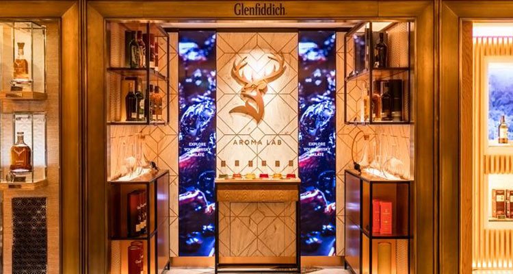 GreatDrams's tweet photo. Glenfiddich launches the Aroma Lab at Harrods https://t.co/LKCVeiluNZ #Glenfiddich #AromaLab #Harrods #ExperimentalPerfumeClub https://t.co/aSXTyYbhQA