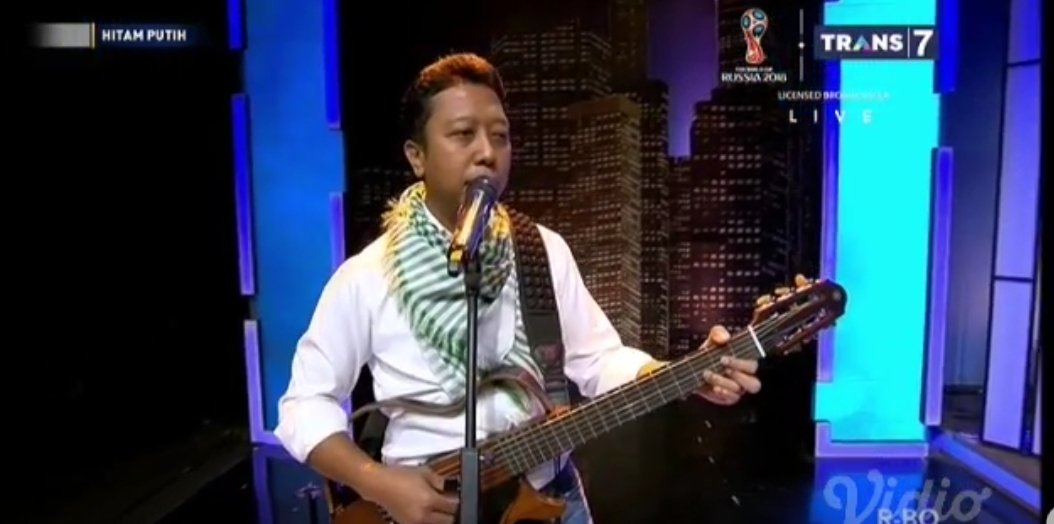 DPP_PPP's tweet photo. Penampilan Gus @MRomahurmuziy menyanyi di acara @HitamPutih7.
#Romahurmuziy https://t.co/73XNgIrB7u