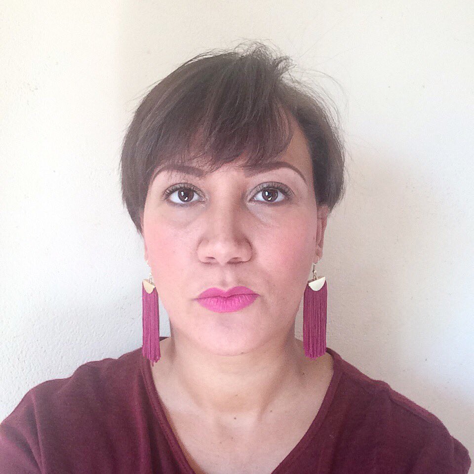 Victoriafolksy's tweet photo. Just a tiny drop goes a loooong way. It's the @BYScosmetics Lip Tar in Party in Ibiza! At @zando_co_za 💄💖🌟✨✨✨ https://t.co/qr2EisrhpC