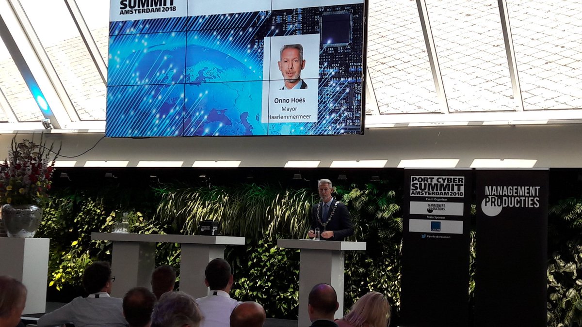 juudwilliams's tweet photo. The Mayor of Haalemmermeer @onnohoes #portcybersummit https://t.co/oXN1Ihtn0p