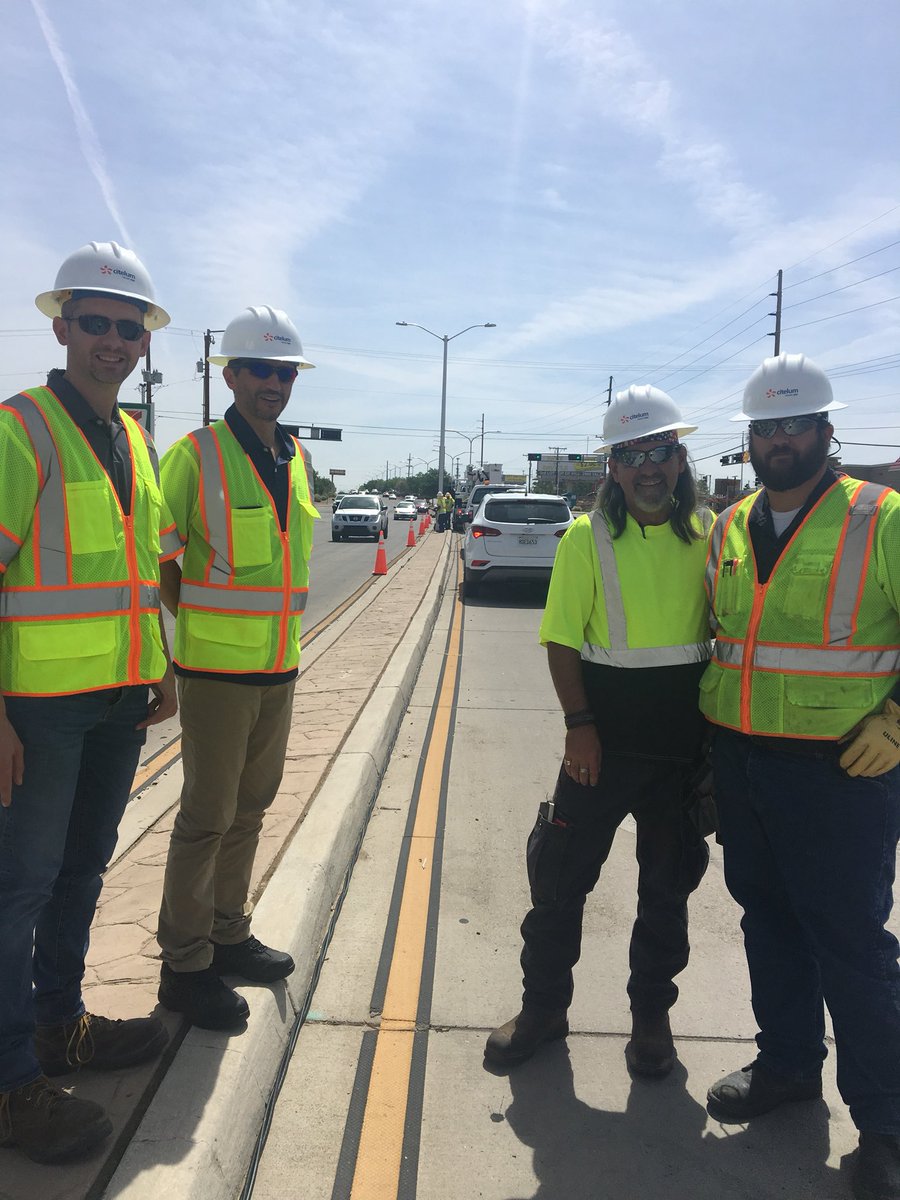 munozdormoy's tweet photo. Safety visit with @EnvisionABQ @citelumNA teams in #Albuquerque 60% of the project implementation achieved without accident. Safety of our workers and subcontractors comes first. Congrats to them. https://t.co/kGdToxDVfQ