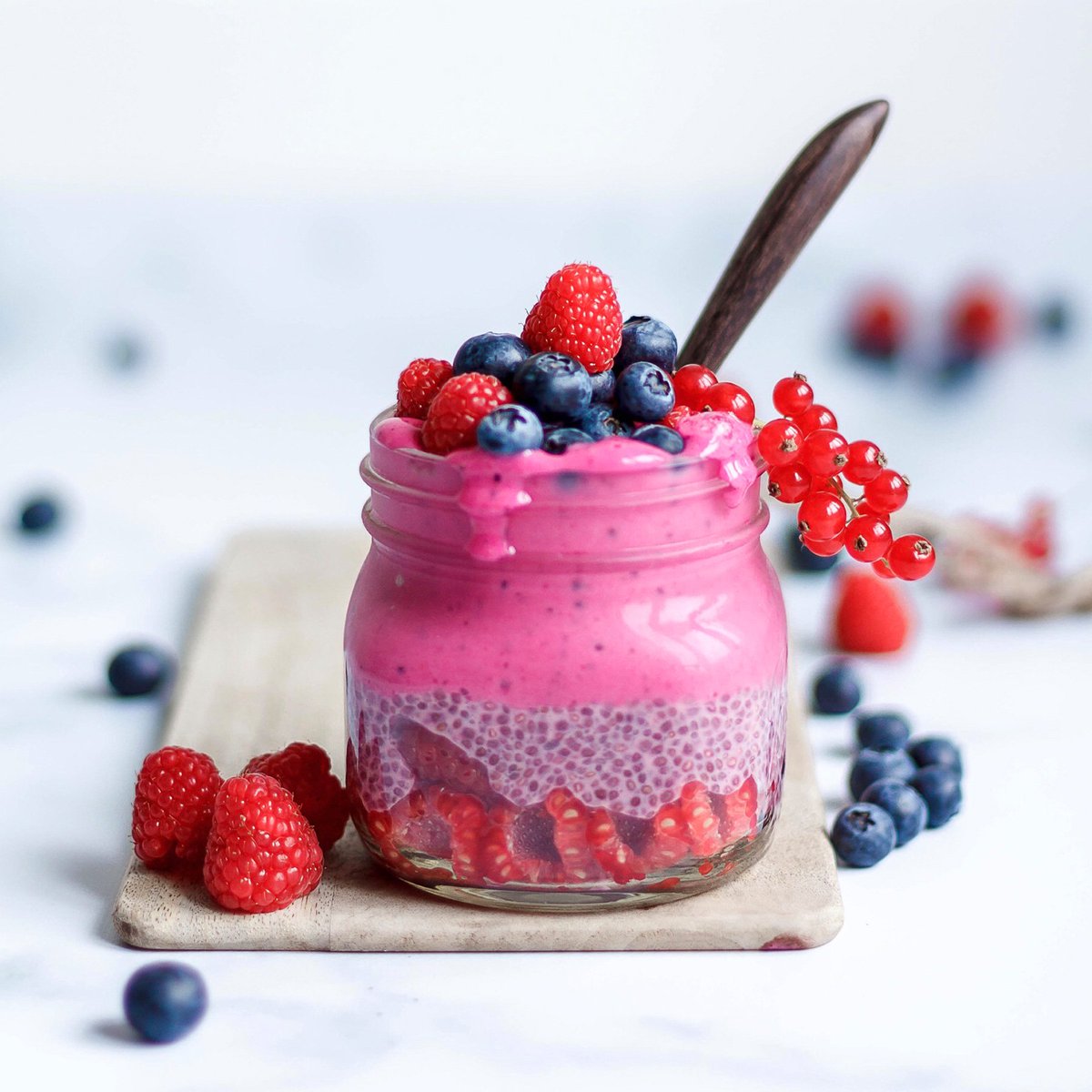 Veahero_'s tweet photo. You had us at Pink #Pitaya #Chia #Pudding #Parfait... 😍 Add this beauty to your free, customizable #Veahero #mealplan today! Find the full recipe for this deliciously delectable pitaya parfait here 👉🏼 https://t.co/CO4isS6mKq https://t.co/pfH8b6YNYy
