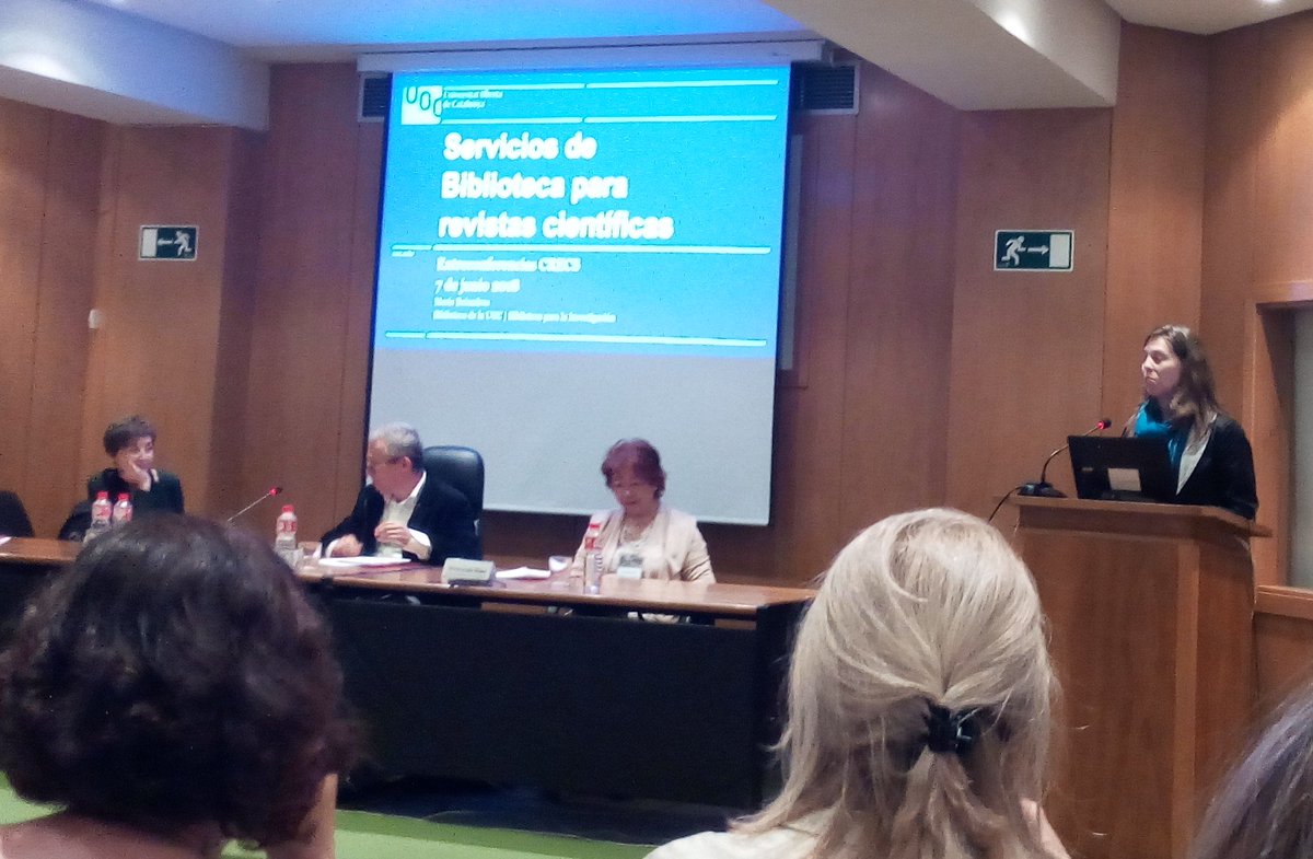 CRAI_RCUB's tweet photo. Molt interessants les intervencions d'@UOCbiblioteca, @BiblioUPV @EdiComplutense a la taula rodona de: Bibliotecarios y editores de revistas científicas: la necesidad de una colaboración #CRECS2018 https://t.co/0pQu79RO6K