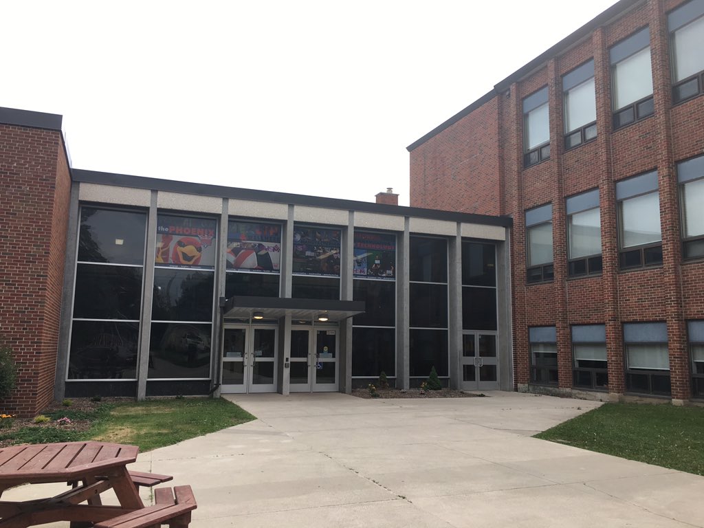 Ontario_CEL's tweet photo. Today, we're at Central Huron Secondary School in Clinton, ON recognizing an employer who has made a big impact on local students by providing meaningful #ExperientialLearning opportunities https://t.co/U7ONQK487G