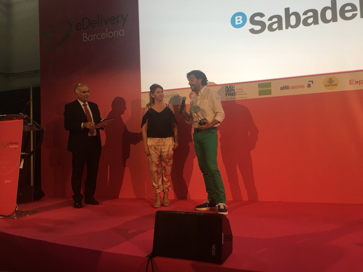 Mkt4eCommerce's tweet photo. Premio a la mejor Innovación del #eDeliveryBCN2018 para @EcoScoobic, herramienta para mejorar las vidas en las ciudades (mejores dispositivos de reparto) https://t.co/dghVeMcbu7