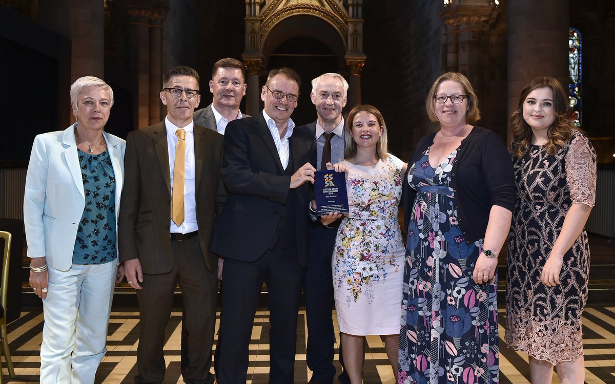 GlasgowCC's tweet photo. Delighted to be part of Glasgow City Ambition Network - winners of silo busters category in Scottish Social Services Awards. Partnership working on rough sleeping between @GCHSCP @GCMcare @SimonCommScot @turningpointsco @TheMarieTrust #SSSA18 https://t.co/1HNB5va5qx