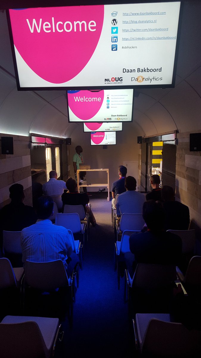 isedouwes's tweet image. Special setting for the parallel sessions in an old trainwagon #Tech18 @nl_OUG . this one on #Datavisualization from @daanbakboord @daanalytics_nl