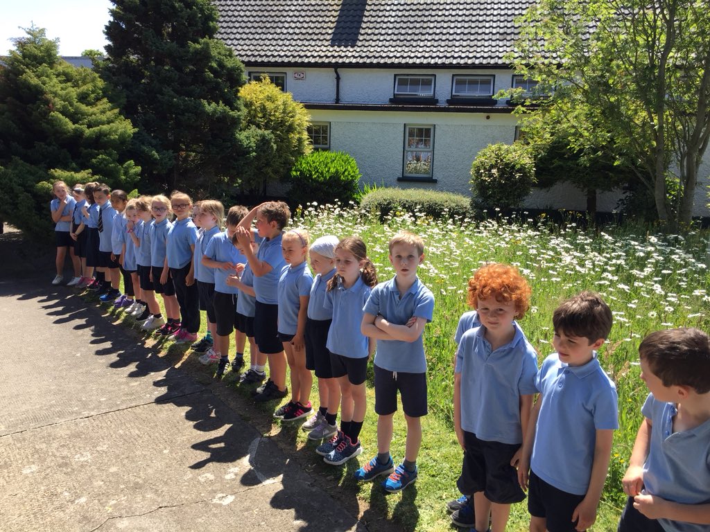 Tá cuairteoir mór le rá ag teacht ach cé hé no cé hí? <a href="/Slanens/">Slane NS</a>