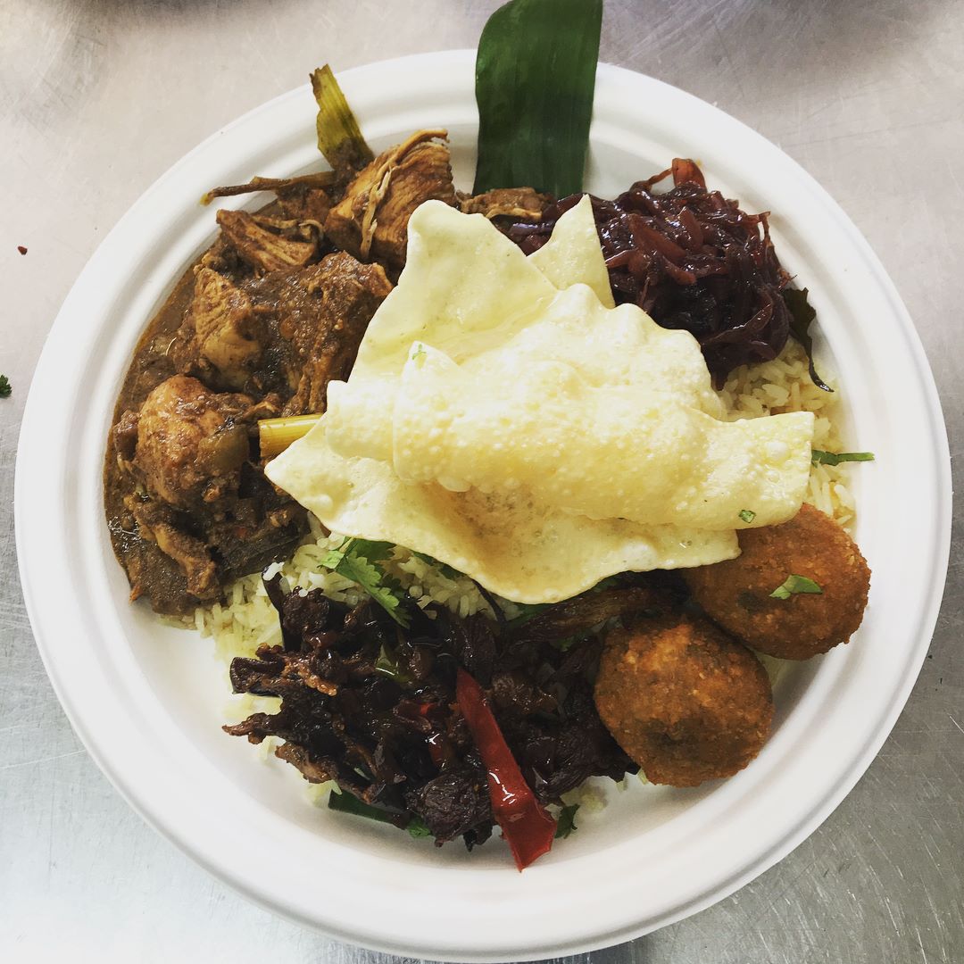 Ever been to Sri Lanka? Tried the street food? No? Well, here's your chance🇱🇰
<a href="/BritStreetFood/">British Street Food</a> Awards 2018 finalists, Tambapanni, are amongst our line up cooking up a storm in the form of rice and curry. Definitely one to share, the portions are so generous!