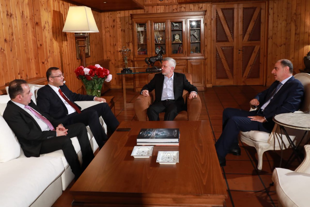 sleimanfrangieh's tweet photo. سليمان فرنجيه يستقبل النائب علي درويش في بنشعي
https://t.co/LREPoTCySD https://t.co/ow1Rh7Cwjz