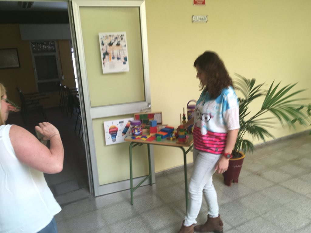 _MarioRCastillo's tweet photo. Ya está en marcha los preparativos para la presentación de las #experiencias del #Programaimpulsa de esta tarde en el @cepgomera. #compañerxs #impulsados https://t.co/QsZBPnKgWP