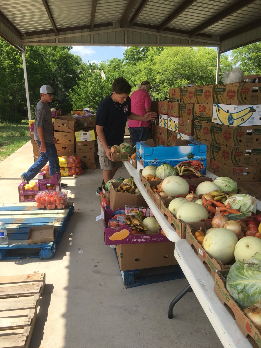 YMSLAggieland's tweet photo. Summer is in full swing! Members lend a hand to @andersonfoodpantry in Anderson, TX! More pantry info can be found on their Facebook page. #servicecrew #publicservice #communityfirst @chrisandjen98 https://t.co/aT6iDBUyHz