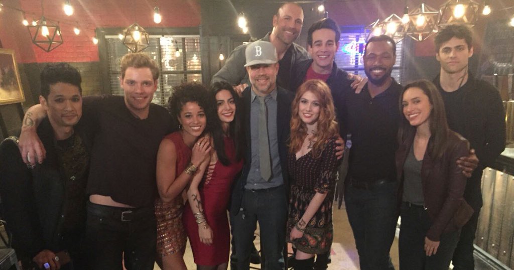 LdcLiza's tweet photo. Best cast in the World ❤️
#PickUpShadowhunters #SaveShadowhunters @FreeformTV @hulu @netflix https://t.co/JUIUYpDRZ2