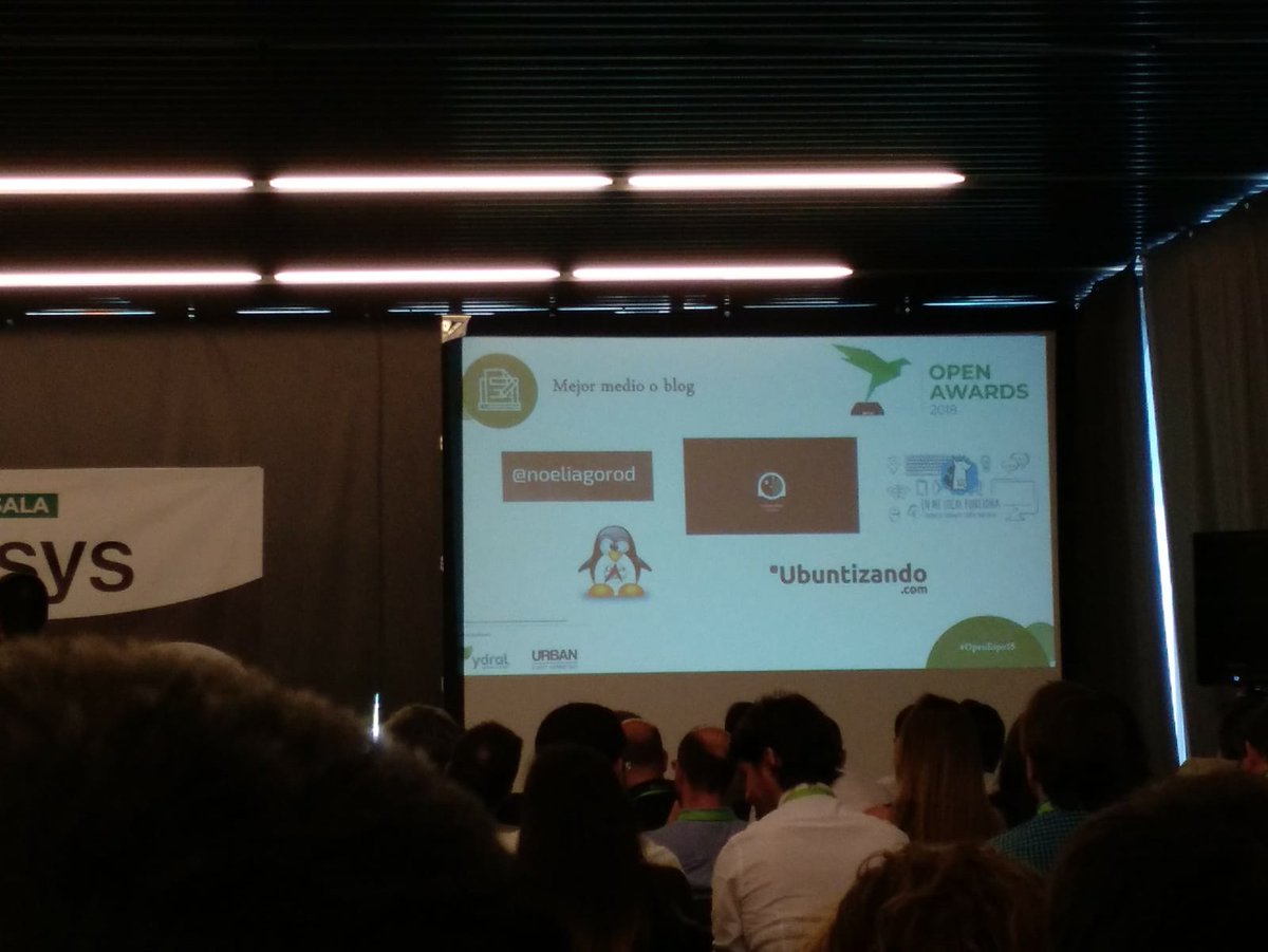 ubuntizando's tweet photo. Es genial poder estar entre los finalistas a los premios #OpenAwards2018 @OpenExpoEurope pero es más ver que @CompilanPodcast se lleva el reconocimiento a tan tremendo trabajo que hace. ^_^ https://t.co/pVM4J3fXdH