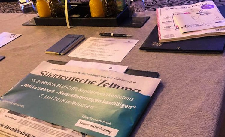 DonnerReuschel's tweet photo. #DonnerReuschel #KapitalMarktKonferenz #2018 #Zeitenwende.
Die Frage nach der #ZukunftEuropas ist nun Mittelpunkt des Interesses.
#Gedankenaustausch mit #JoschkaFischer, #SuzanneGriegerLanger, #ConstanzeKurz sowie unserem ChefVolkswirt #CarstenMumm.
https://t.co/W5YJx3S16o https://t.co/3HXswjqoq0