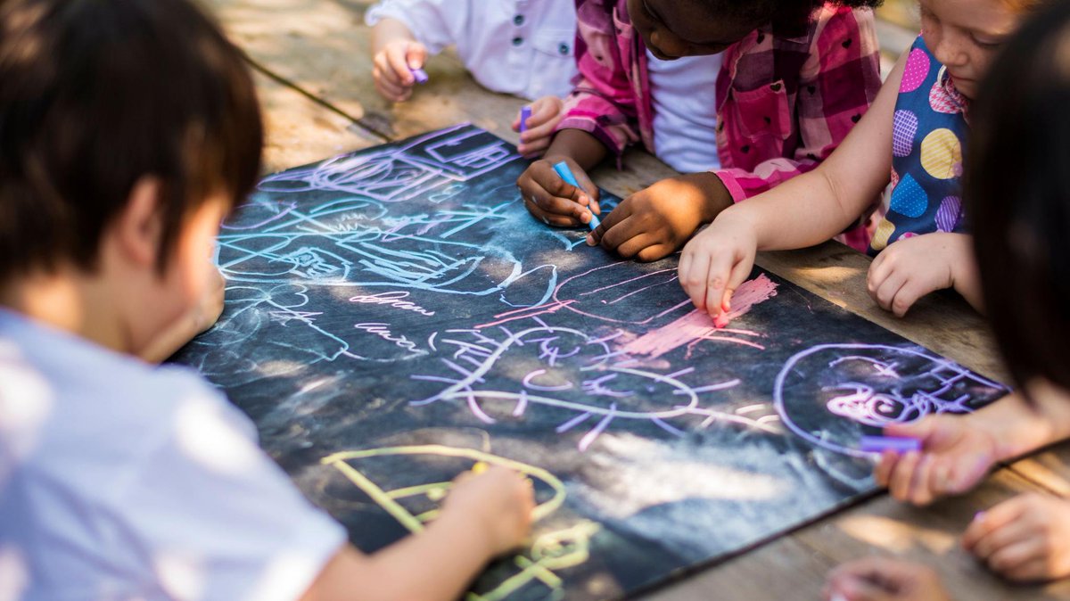 edutopia's tweet photo. Five activities that are great for teaching young children the concept of teamwork—an important social and emotional skill. https://t.co/8WoamicYjn https://t.co/qajEclJBSp