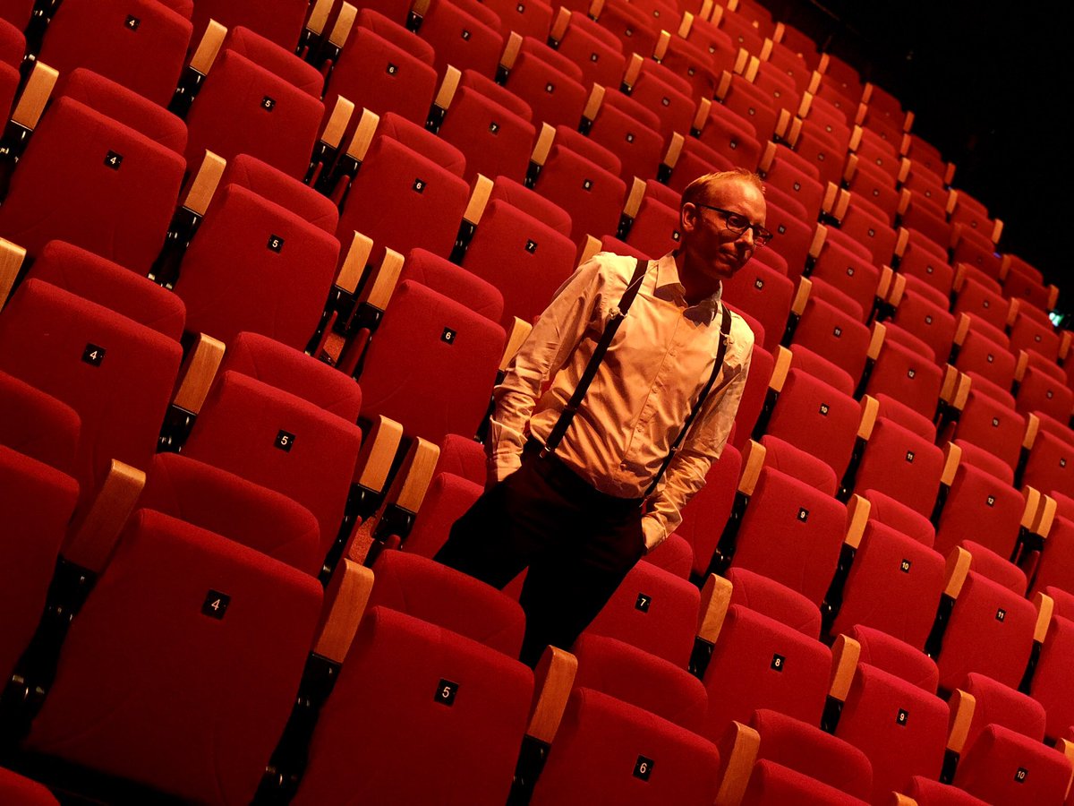 luiztermuziek's tweet photo. Vandaag zijn we #openingsact met een #Luizterverhaal voor het lustrum van @Warmtenetwerk @LantarenVenster #Theater https://t.co/xiIk4a7gzl