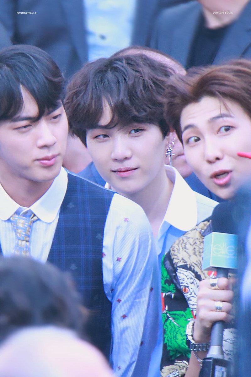 PRODiGYSUGACOM's tweet photo. 180520 BBMA REDCARPET : HQ
#슈가 #SUGA #BTS @BTS_twt https://t.co/2OvFnPVFRw