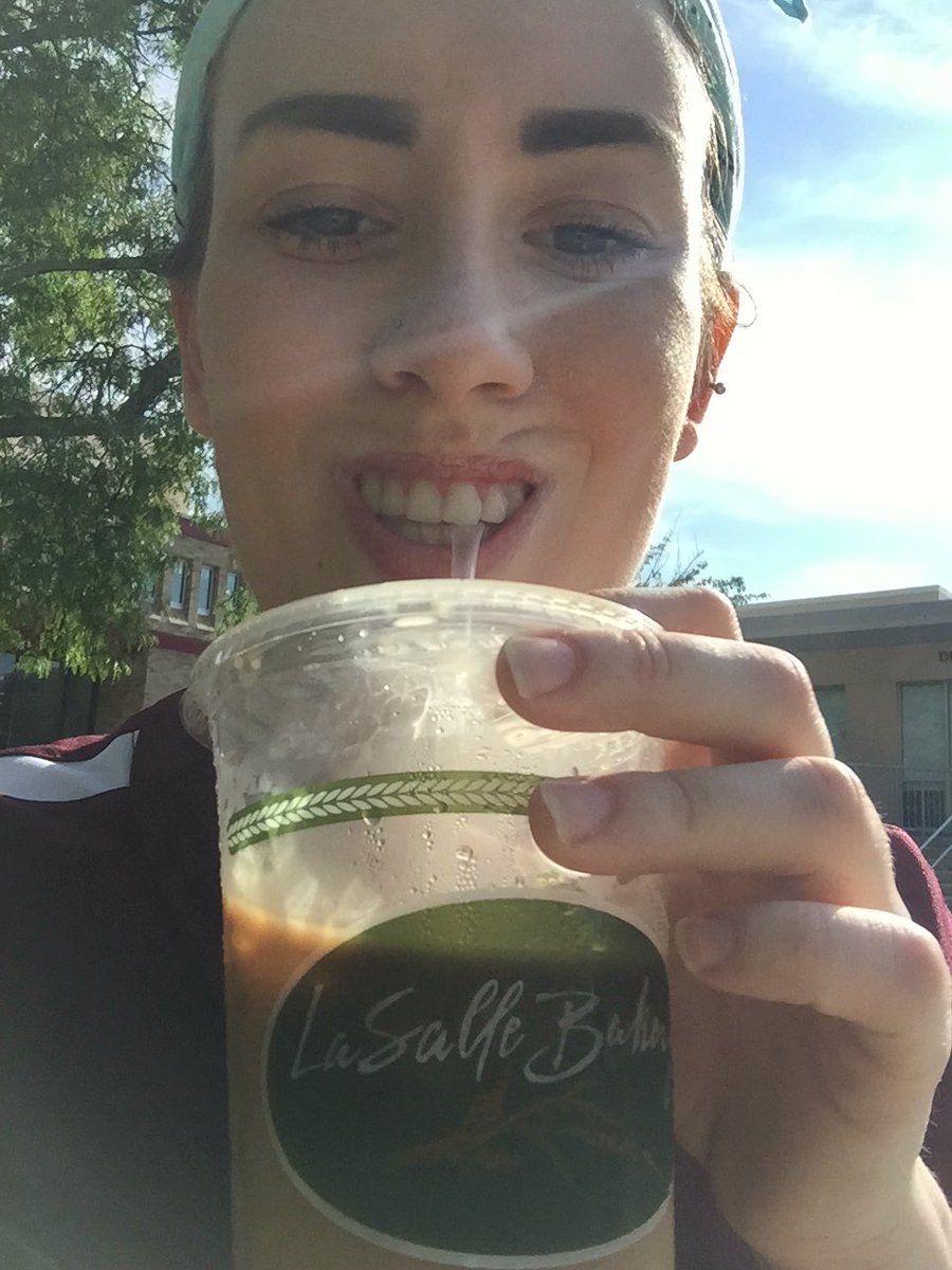 RIC_shania18's tweet photo. It is so ravishing outside and this coffee is giving me so much spirit. Today is a great for all the happiness!! #NewAnchors https://t.co/wp4ZZYT0rQ
