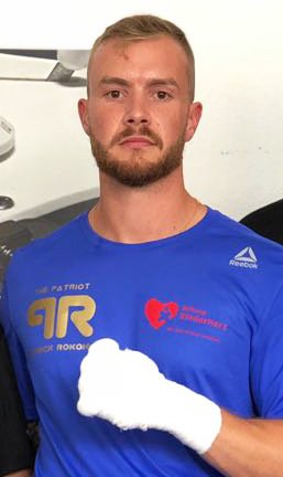SKinderHerz's tweet photo. Sportler zeigen #Herz: Einstimmiger Punktsieg für #Boxer Patrick #Rokohl am vergangenen Wochenende in #Hannover gegen Giorgi Beroshvili. Punktsieg auch für die Kinderherz-Forschung, für die Rokohl in den Ring stieg und ins Rampenlicht boxte. (Foto: Choke) #Boxen https://t.co/jbTm7qNSof