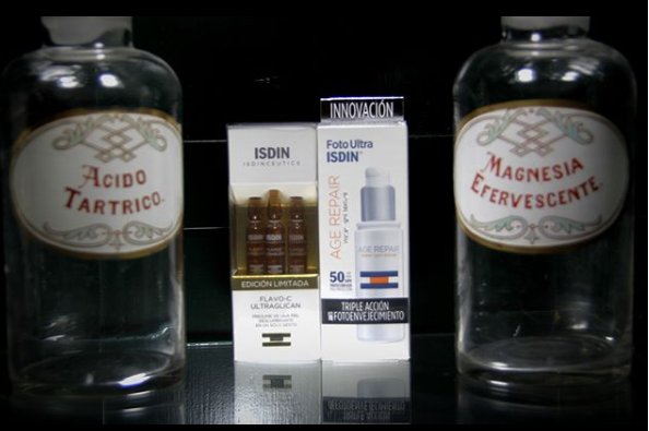 PharmaNavas's tweet photo. Triple acción fotoenvejecimiento 😊
.
.
#pharmanavas #parafarmacia #cosmetica #cuidate #cuidale https://t.co/pfBUPwp7Gd