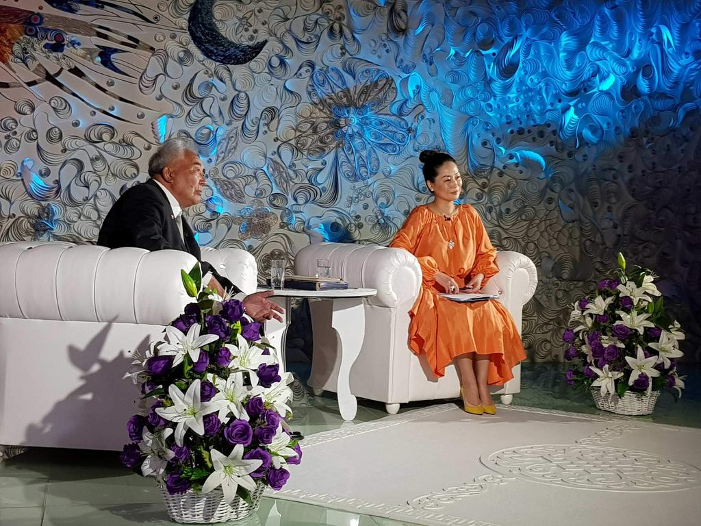 Миний аавын баримтат туурийг хүлээн авч үзээрэй ! Энэ 7 хоногт гарах эфирийн цаг:

VTV 06-р сарын 07-нд 21:20
        06-р сарын 09-нд 14:20

Боловсрол ТВ
         06-р сарын 10-нд 12:05
тус тус гарна.
Ирэх 7 хоногийн цагийг ТВ-дийн хөтөлбөрүүд гармагц мэдээллэх болно.