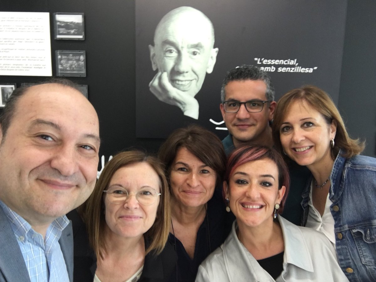 carlosruiztwitt's tweet photo. L’escola @EscolaMMP #Viladecans posarà en marxa un projecte de #SmartClass pioner a Catalunya. Hem treballat amb equip directiu #ExitEducatiu https://t.co/THx2HsOQ2G