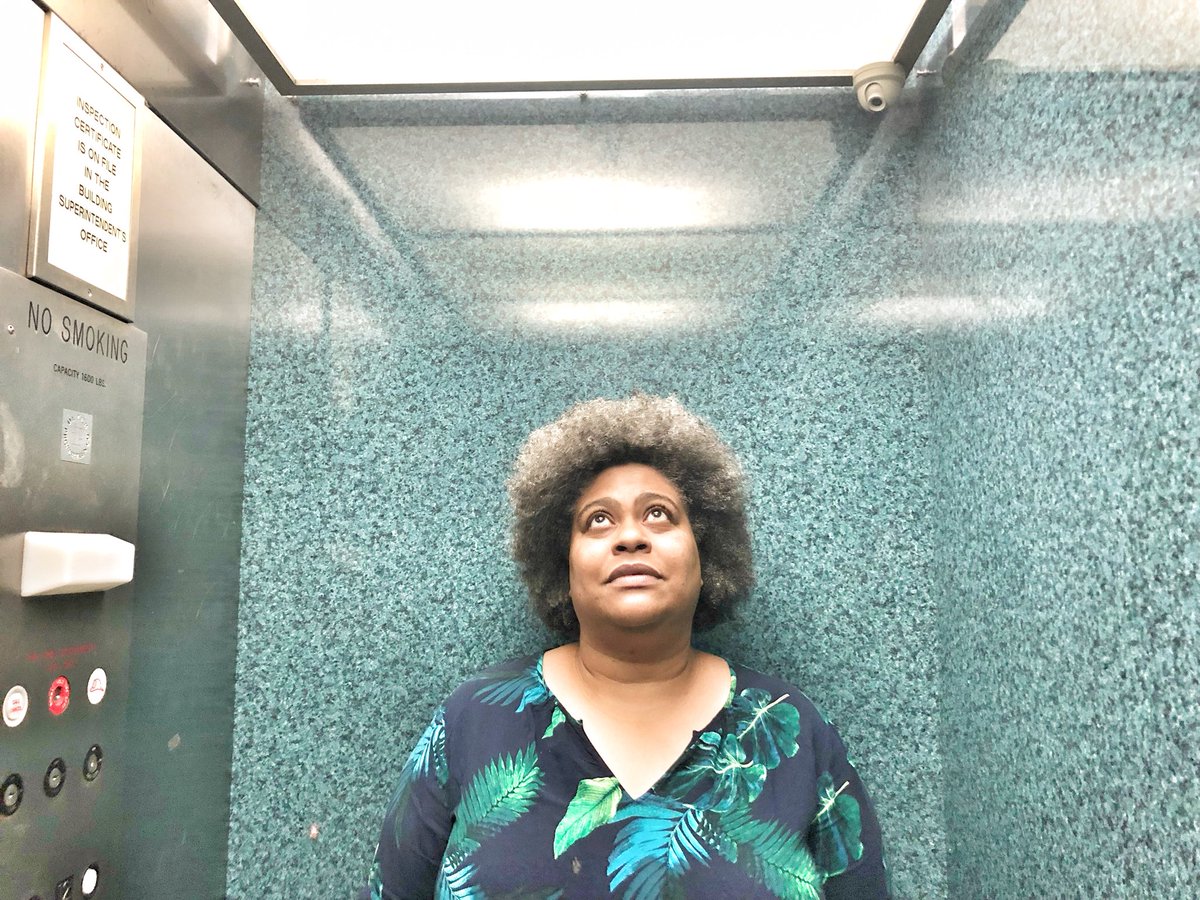 AmaliaMayita's tweet photo. Elevator wall flower. @Cocosan #iloveny #nyc #theluvproject #springflowers https://t.co/PjxGtfgkH8