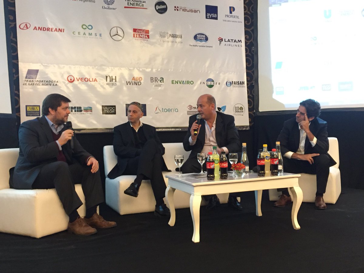 FSustentable's tweet photo. Inicia nuestra #JornadaMedioAmbiente con las intervenciones del Ministro de Ambiente @rabinosergiobergman , el Director de @ambienteprovincia Rodrigo Aybar y la Agencia de Protección Ambiental CABA @gcba
#FSustentable https://t.co/xai3aQw8Yq