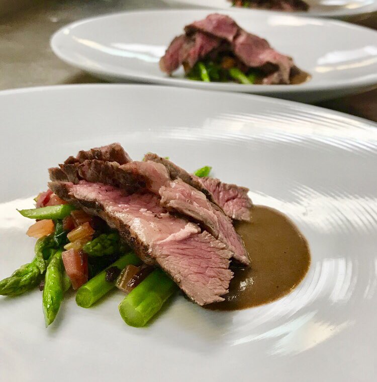 “The only time to eat diet food is when you’re waiting for the steak to cook.” — Julia Child. 😍 #grandtastingmenu #grassfed #ribeye #swisschard #asparagus #blackgarlicbutter ❤️🇮🇹💚

#steak #steaklove #steakdinner #tender #delicious #foodporn #tastingtable #fialafood