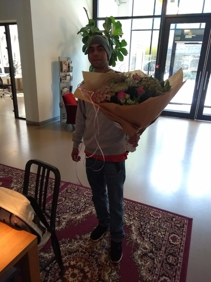 Onze kandidaat Dave heeft bloemen meegenomen als bedankje voor de goede zorgen van Springplank. En in het bijzonder voor onze @Hilde_S040 
Fantastisch dat we hebben kunnen helpen om dit mogelijk te maken. #werkalskatalysator
