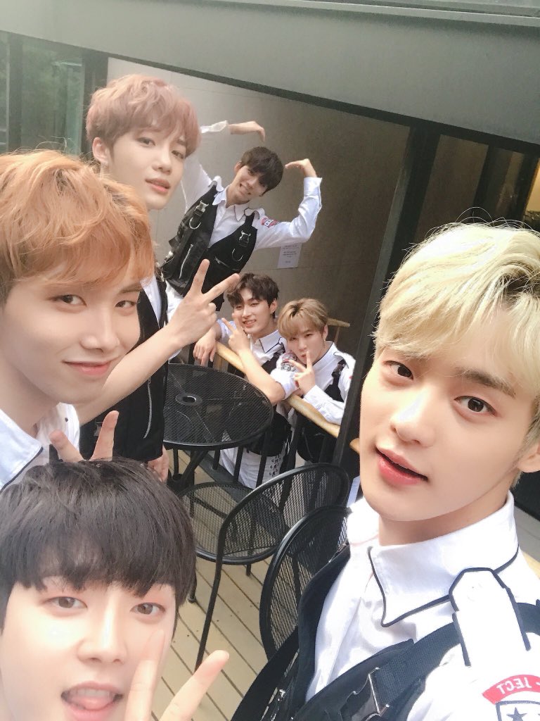 DongyoonGermany's tweet photo. [Update]
The youtube video featuring SPECTRUM is online watch it here: 
https://t.co/jwnGEdbvpZ
-
Also the twitter update came with some cute group selcas ❤️
-
#SPECTRUM #spectrumdongyoon #Dongyoon #Kimdongyoon #스펙터럼 #스펙트럼동윤 #동윤 https://t.co/y8AosiDNn1
