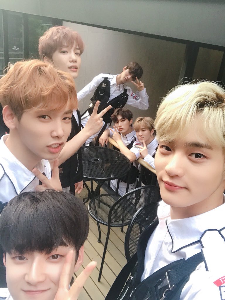 DongyoonGermany's tweet photo. [Update]
The youtube video featuring SPECTRUM is online watch it here: 
https://t.co/jwnGEdbvpZ
-
Also the twitter update came with some cute group selcas ❤️
-
#SPECTRUM #spectrumdongyoon #Dongyoon #Kimdongyoon #스펙터럼 #스펙트럼동윤 #동윤 https://t.co/y8AosiDNn1