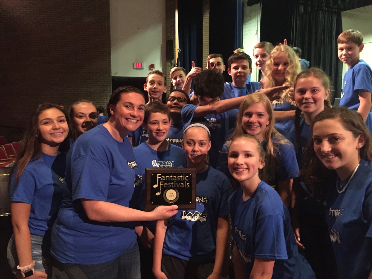 StrongLMC's tweet photo. @MrSadinsky #strongms  let’s give a huzzah to Strong’s 7-8 Chorus! 🎶: Awarded GOLD🥇 at this morning’s adjudication! 👏🏻👏🏻 https://t.co/8CvonKssr1