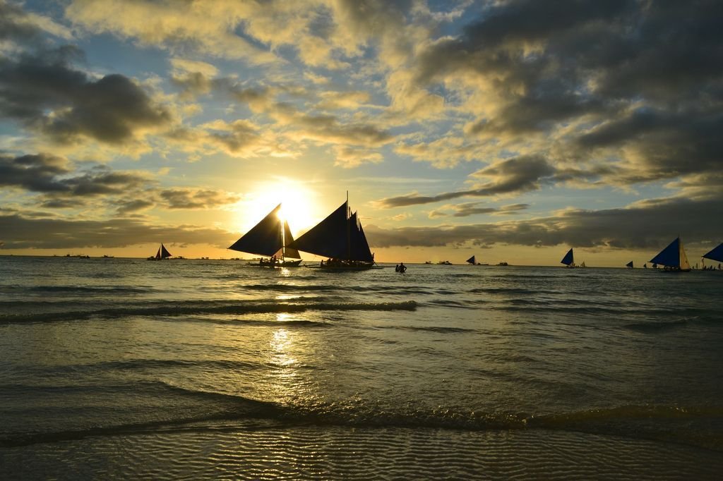 NatGeoIndia's tweet photo. With more than 20 active volcanoes, lush forests and miles of coral reefs, the #Philippines is a land of contrasts and has some of the most extraordinary diversity in the world. #Bucketlist2018 #GoFurther https://t.co/fMkWm3ZlBA