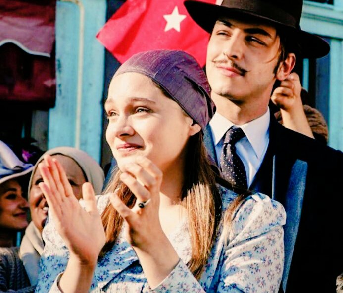Ve hikayenin sonunda Küçük Hanım ve Teğmen sonsuza dek mutlu yaşarlar...

#HiLeon #VatanımSensin