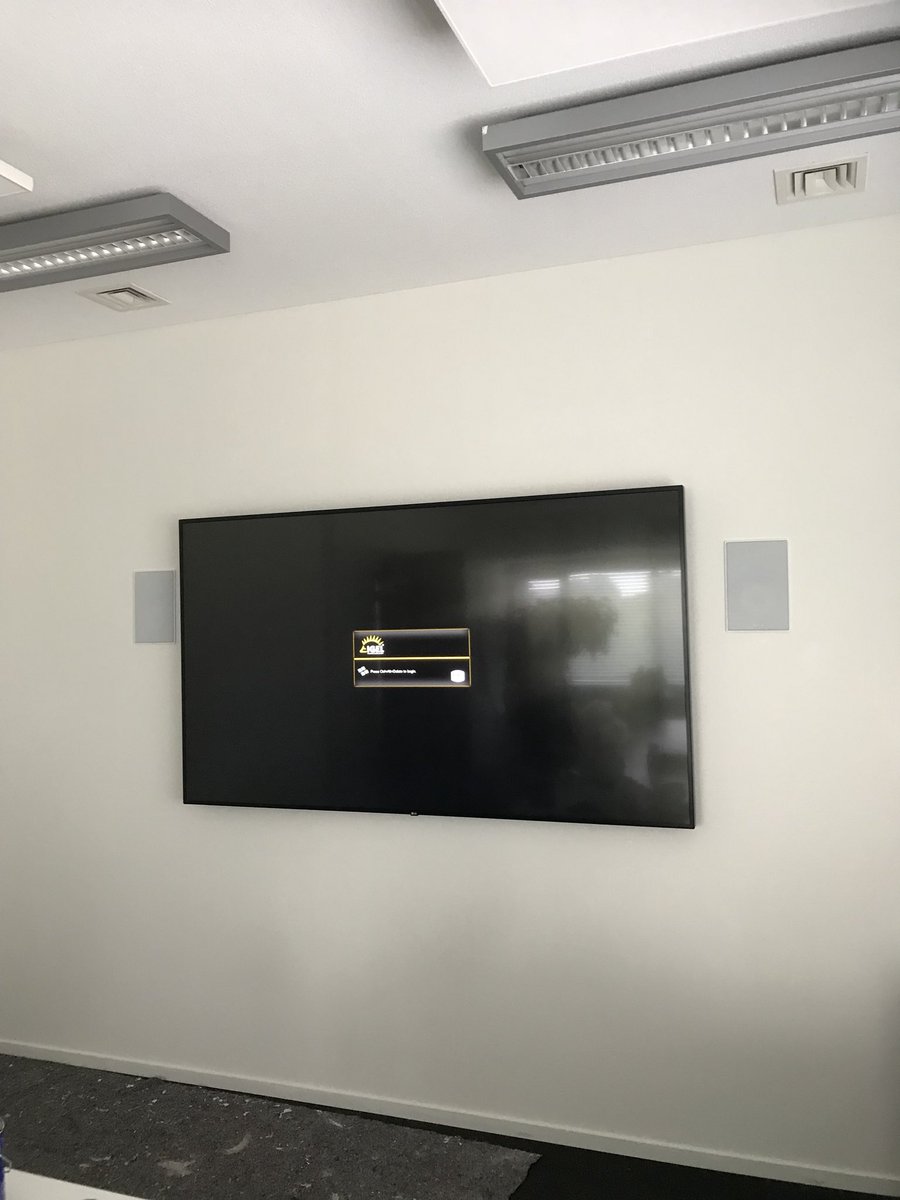 PromedAV's tweet image. Strak en mooi 2,25meter scherm en ingebouwde speakers voor scherpe excel sheet presentaties #accountantskantoor
