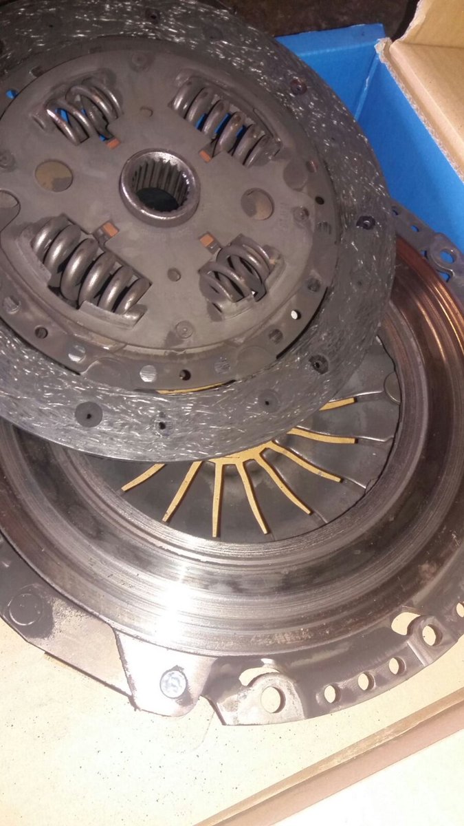 KLSMobileMotors's tweet photo. Clutch change today.This customer certainly had their money's worth ! https://t.co/wwf6BYUqVg
