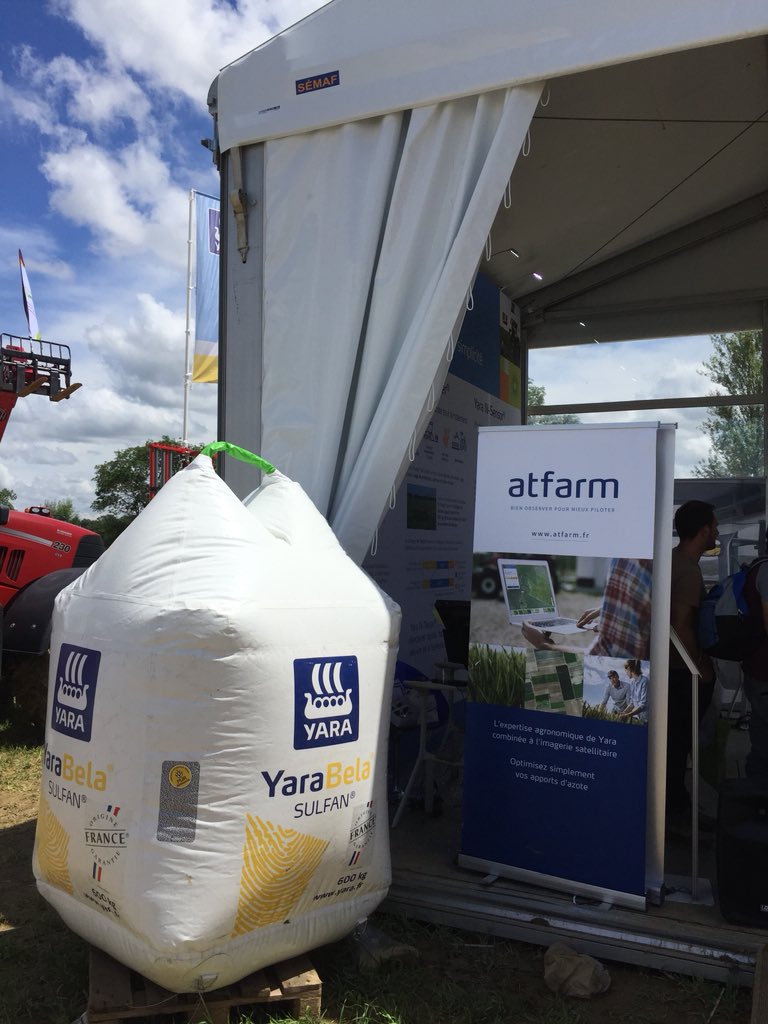 MichaelLepelley's tweet photo. @atfarm démonstration, #YaraNSensor en réalité virtuelle et rejoignez le programme de fidélité de @YARA_france avec @__Cedric___ @ThierryPoirier9 @BaptisteMezo https://t.co/0vKRhHbCuT