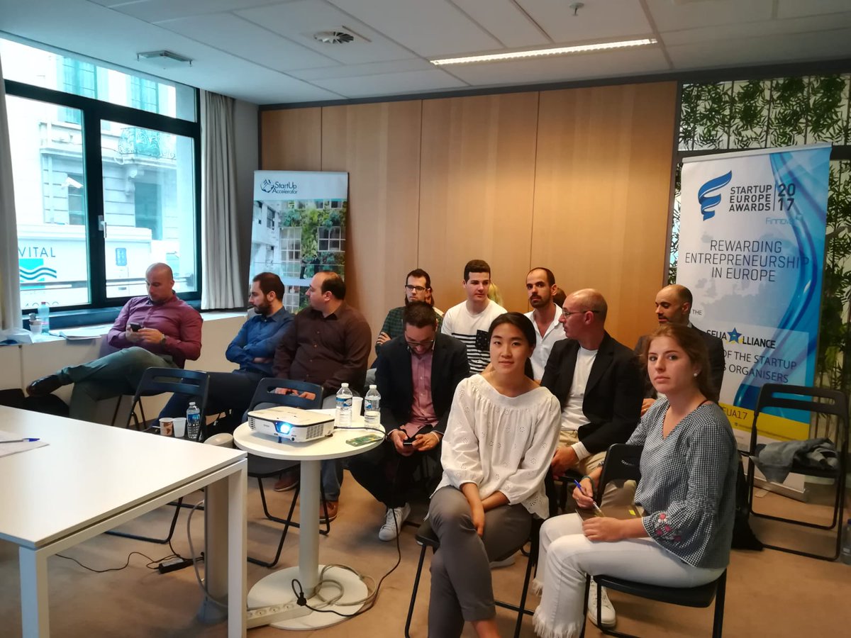 innobaix's tweet photo. Els #innobusers han començat el viatge a Brussel·les visitant la fundació @FinnovaEU, una entitat que promou la cooperació internacional a través d'idees innovadores que es poden transformar en projecte finançats per la Comissió Europea. #innobus18 @innoAMB @AgenciaEconAMB https://t.co/AMVb6L2W1G