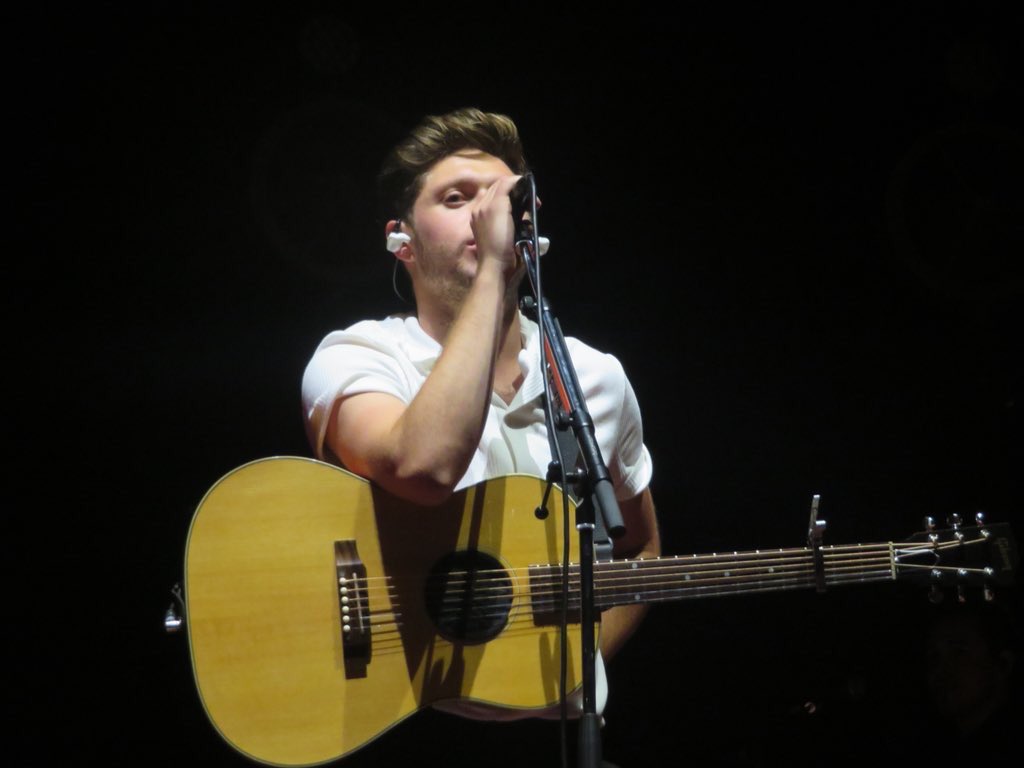 NJHNEWS's tweet photo. June 7th: Niall on stage (via @flickereesha) #FlickerWorldTourMelbourne https://t.co/DvQkJx3Nzu