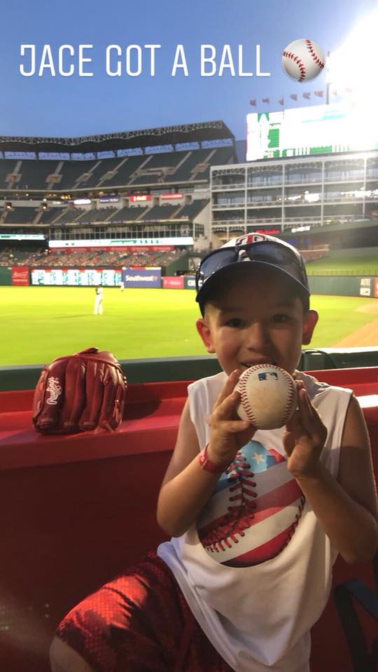 TARA_TAYL0R's tweet image. At last nights @Rangers game 06/06 a foul ball came into our section &amp;amp; my husband barley missed it &amp;amp; it bounced back into the field. @NomarMzra26 (his favorite player) picked it up and brought it back to my son! A #DadFail turned into the best night ever! Thank you @NomarMzra26
